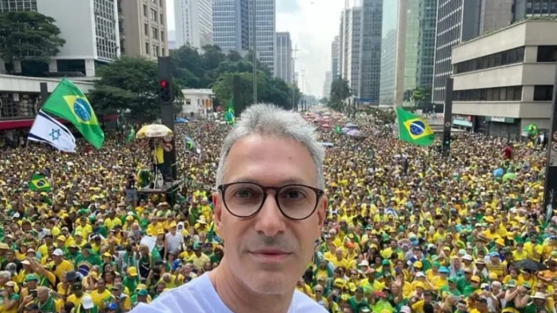 Ao lado de Bolsonaro, Tarcísio e governadores, Zema participa de ato na  Paulista | 98 Live