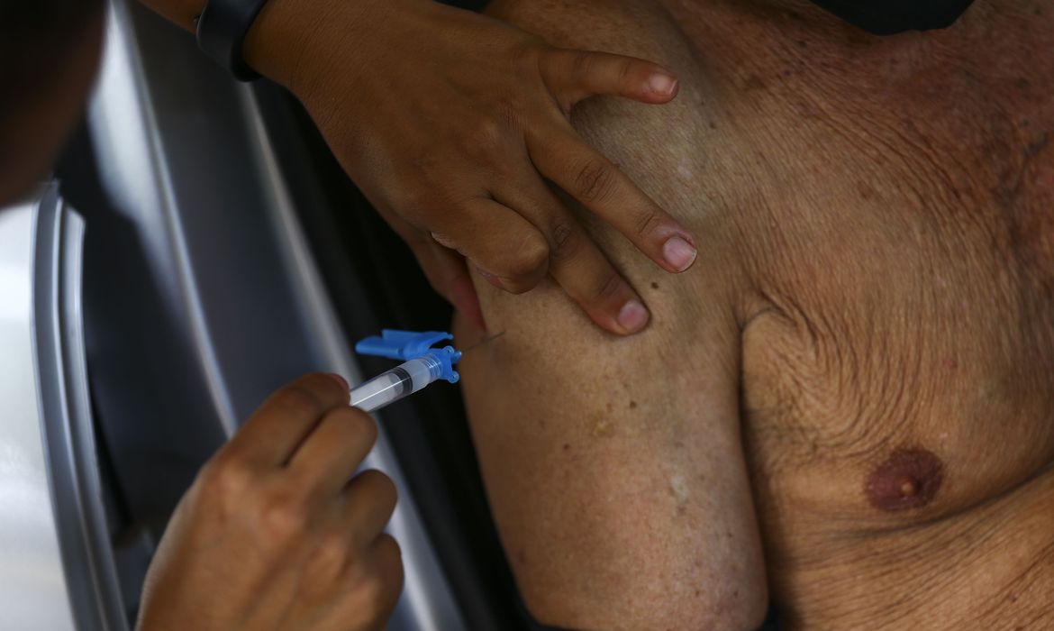 BH inicia vacinação de idosos de 60 anos nesta segunda ...